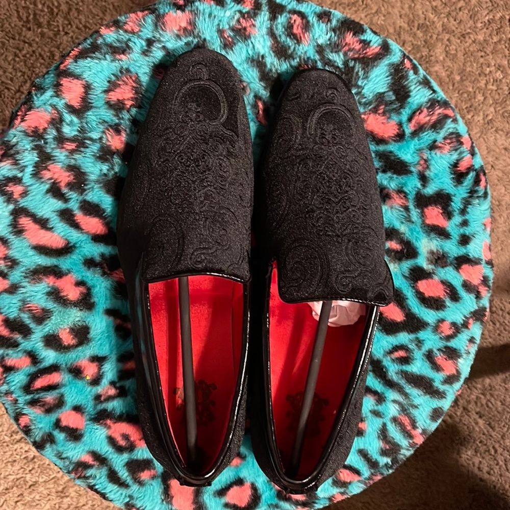 Lightly used . Worn one or two times. Almost new.
